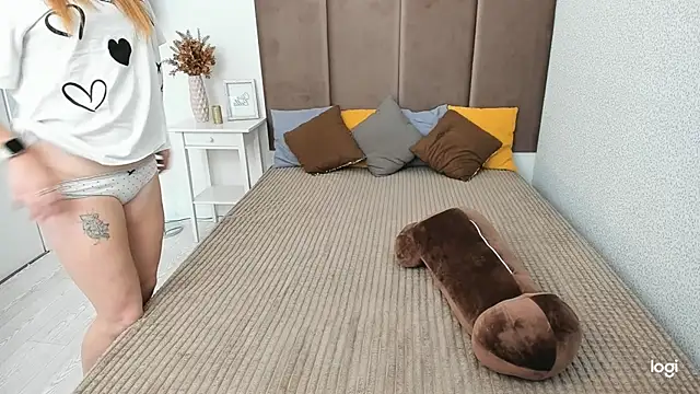 Snapshot of BettyBloom69 chatting on 10/11/25, 04:33 BettyBloom69 online show from 10/11/25, 04:33