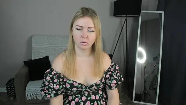 BettyBloom69 online show from 12/18/25, 04:51