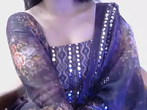 Snapshot of diva-22 chatting on 02/11/25, 04:13 diva-22 online show from 02/11/25, 04:13