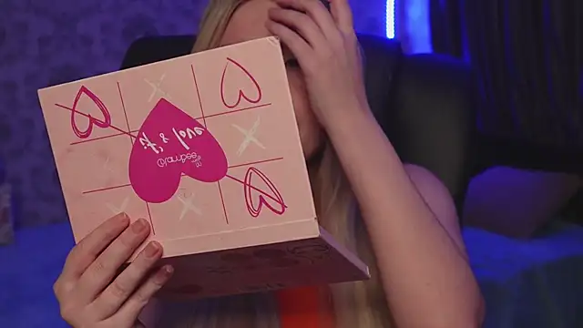 LisaElfy online show from 12/16/24, 11:07