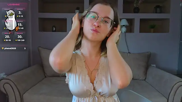 LinaCristonsen online show from 10/29/25, 01:35