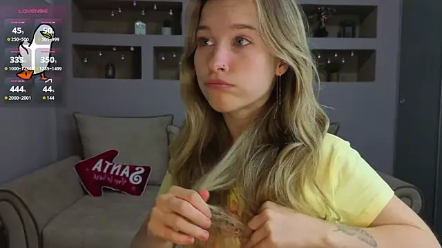 LinaCristonsen online show from 11/30/25, 04:00