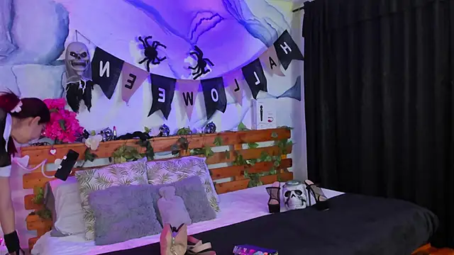 Perla Franco online show from 10/10/25, 05:06