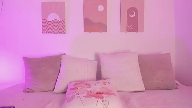 Snapshot of Mia_Heartt chatting on 01/03/25, 06:57 Mia Heartt online show from 01/03/25, 06:57