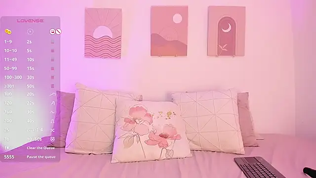 Snapshot of Mia_Heartt chatting on 02/17/25, 09:52 Mia Heartt online show from 02/17/25, 09:52