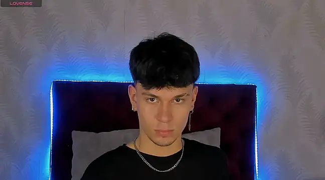 Liam thunder online show from 12/24/24, 04:00