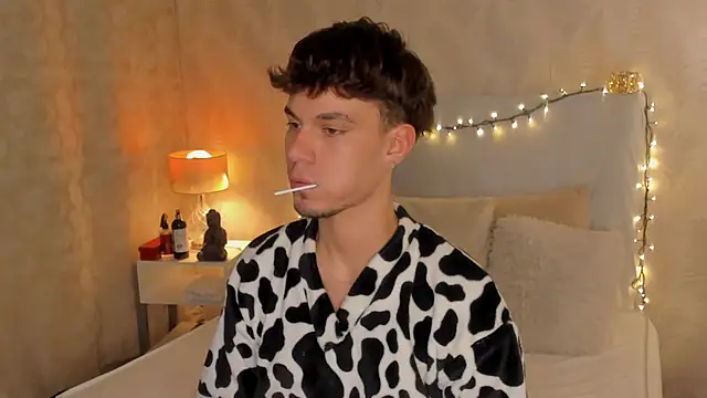 Liam thunder online show from 01/27/25, 04:20