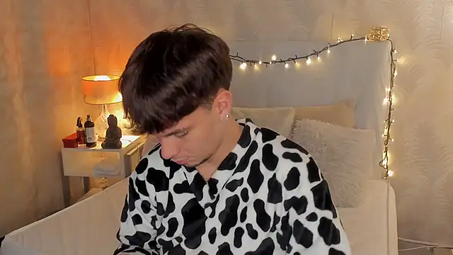Liam thunder online show from 01/27/25, 07:24