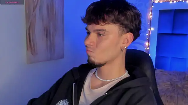 Liam thunder online show from 02/18/25, 05:09