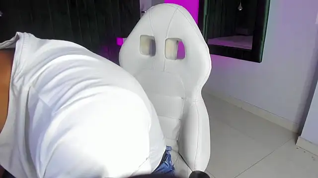 Lucii fer  online show from 10/22/25, 11:43