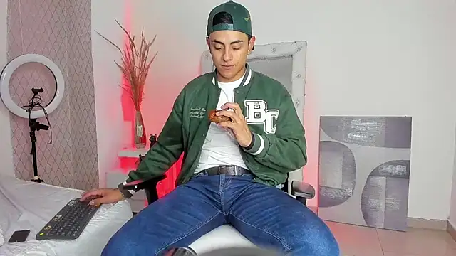 Lucii fer  online show from 04/28/26, 11:59