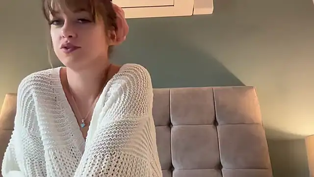 Snapshot of LustfulLuna_ chatting on 01/31/25, 10:52 LustfulLuna  online show from 01/31/25, 10:52