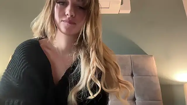 Snapshot of LustfulLuna_ chatting on 02/08/25, 12:28 LustfulLuna  online show from 02/08/25, 12:28