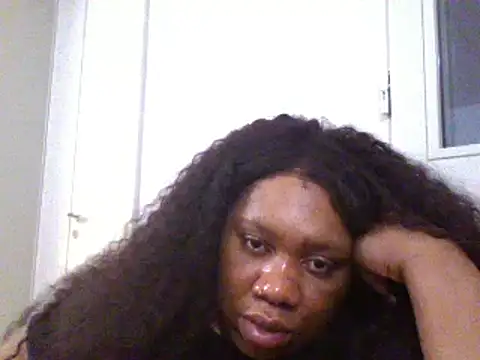 Snapshot of bonbonaumiel chatting on 12/04/24, 12:52 bonbonaumiel online show from 12/04/24, 12:52