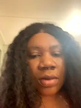 Snapshot of bonbonaumiel chatting on 12/07/24, 12:02 bonbonaumiel online show from 12/07/24, 12:02