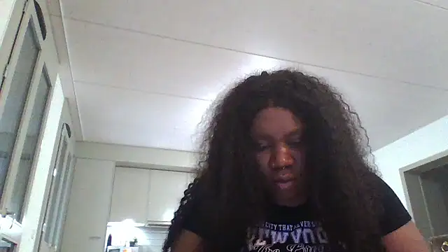 Snapshot of bonbonaumiel chatting on 12/10/24, 09:55 bonbonaumiel online show from 12/10/24, 09:55