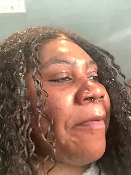 Snapshot of bonbonaumiel chatting on 12/16/24, 10:18 bonbonaumiel online show from 12/16/24, 10:18