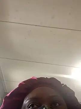 Snapshot of bonbonaumiel chatting on 01/02/25, 12:46 bonbonaumiel online show from 01/02/25, 12:46