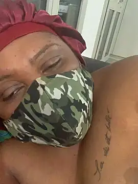 Snapshot of bonbonaumiel chatting on 01/02/25, 07:51 bonbonaumiel online show from 01/02/25, 07:51