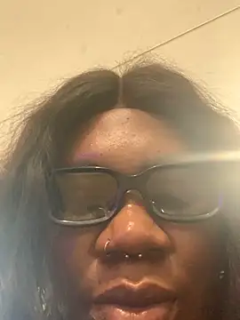 Snapshot of bonbonaumiel chatting on 01/05/25, 01:04 bonbonaumiel online show from 01/05/25, 01:04