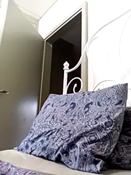 Snapshot of bonbonaumiel chatting on 01/17/25, 08:13 bonbonaumiel online show from 01/17/25, 08:13