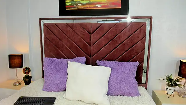 Snapshot of ZoeBianchi chatting on 12/30/24, 03:03 ZoeBianchi online show from 12/30/24, 03:03