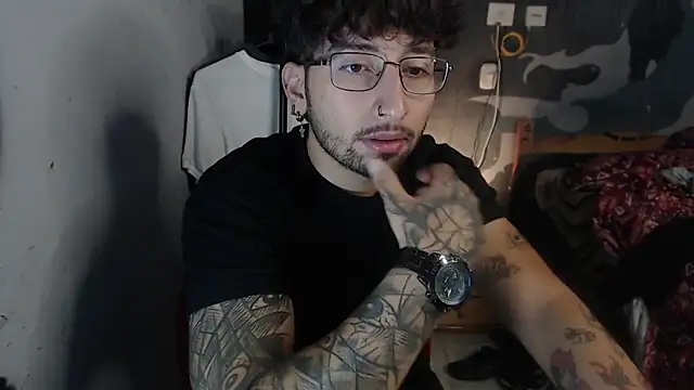 Snapshot of Dereck_Dickson chatting on 11/04/25, 02:54 Dereck Dickson online show from 11/04/25, 02:54