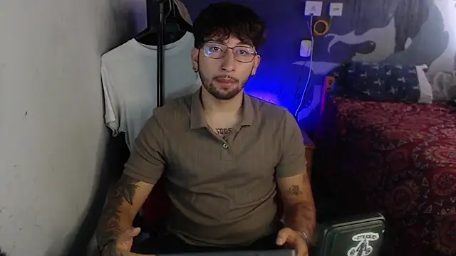 Snapshot of Dereck_Dickson chatting on 11/09/25, 04:05 Dereck Dickson online show from 11/09/25, 04:05