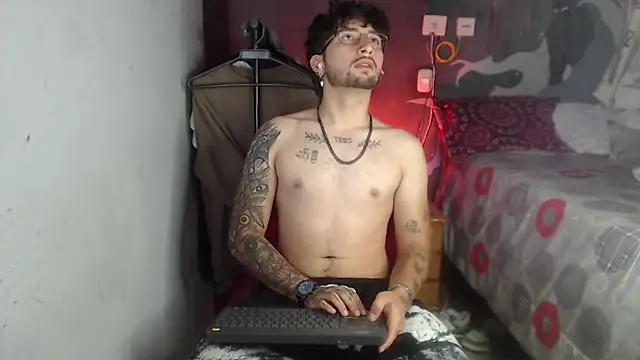 Snapshot of Dereck_Dickson chatting on 11/13/25, 03:05 Dereck Dickson online show from 11/13/25, 03:05