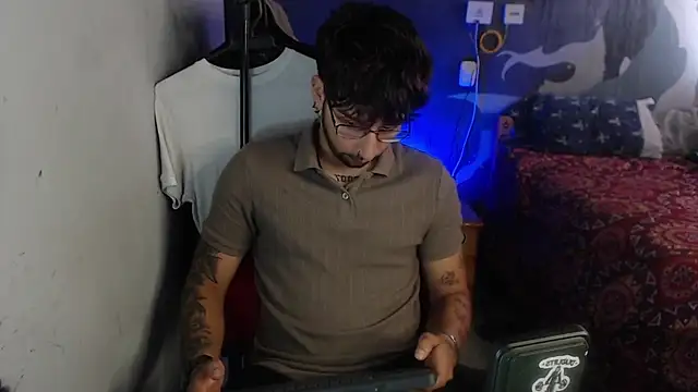 Snapshot of Dereck_Dickson chatting on 11/22/25, 04:11 Dereck Dickson online show from 11/22/25, 04:11