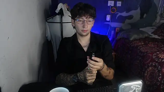 Snapshot of Dereck_Dickson chatting on 12/01/25, 03:00 Dereck Dickson online show from 12/01/25, 03:00