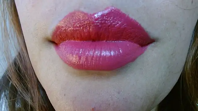 Snapshot of miss_evoleth2 chatting on 12/14/25, 05:18 miss evoleth2 online show from 12/14/25, 05:18