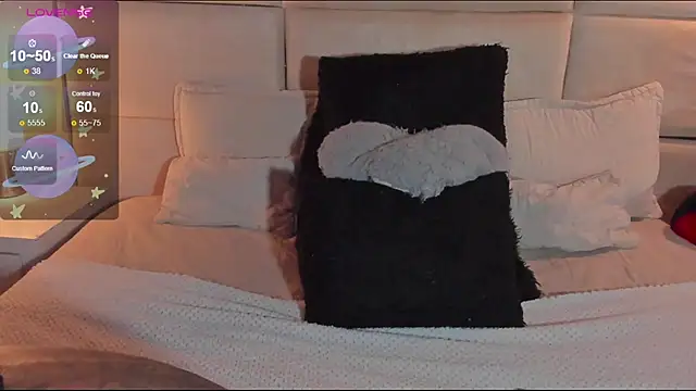 Nathaliajonees online show from 09/15/25, 12:16