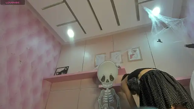 MarieMyller online show from 10/31/25, 10:33