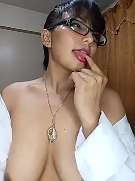 Lucy Chery online show from 11/22/25, 09:58