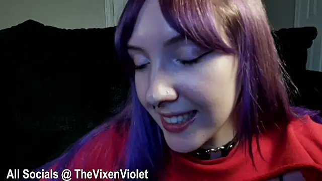 Snapshot of thevixenviolet chatting on 12/12/24, 03:54 thevixenviolet online show from 12/12/24, 03:54