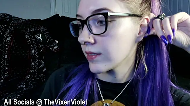 Snapshot of thevixenviolet chatting on 12/16/24, 05:17 thevixenviolet online show from 12/16/24, 05:17