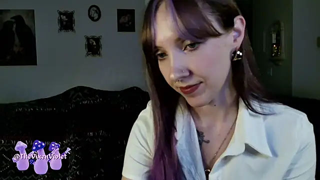 Snapshot of thevixenviolet chatting on 10/14/25, 12:55 thevixenviolet online show from 10/14/25, 12:55