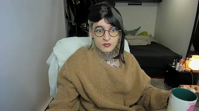 Snapshot of ShiiraVelkor chatting on 10/22/25, 09:31 ShiiraVelkor online show from 10/22/25, 09:31