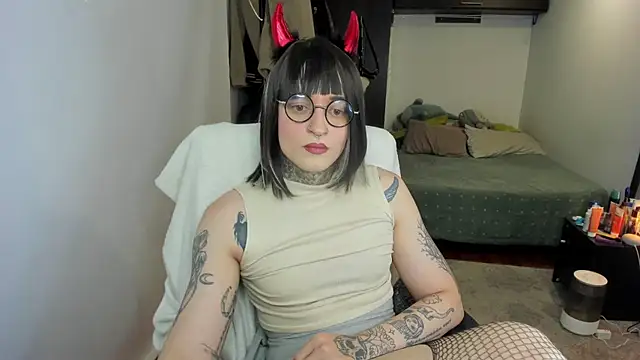 Snapshot of ShiiraVelkor chatting on 10/31/25, 09:21 ShiiraVelkor online show from 10/31/25, 09:21