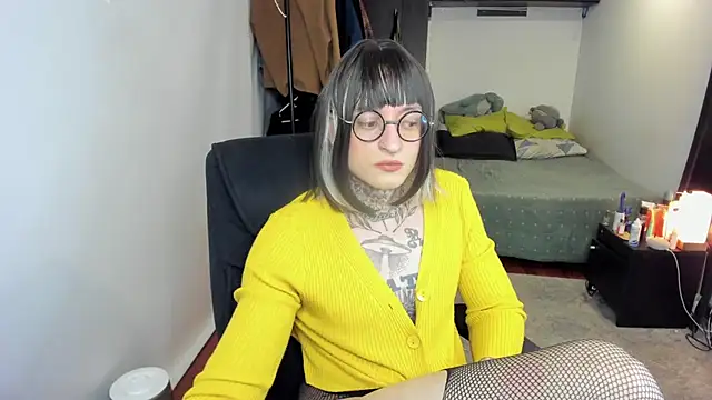 Snapshot of ShiiraVelkor chatting on 11/15/25, 09:54 ShiiraVelkor online show from 11/15/25, 09:54