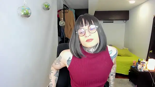 Snapshot of ShiiraVelkor chatting on 12/15/25, 10:08 ShiiraVelkor online show from 12/15/25, 10:08