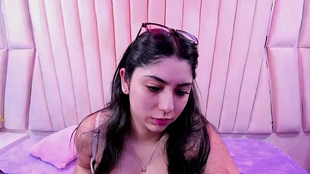 Snapshot of Lucy_Anall_ chatting on 11/26/25, 10:00 Lucy Anall online show from 11/26/25, 10:00