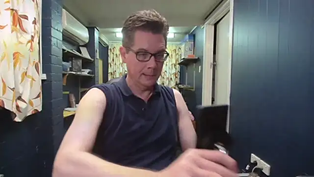 Snapshot of tilobinder chatting on 10/25/25, 01:40 tilobinder online show from 10/25/25, 01:40