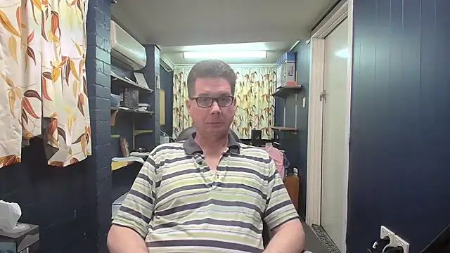 Snapshot of tilobinder chatting on 11/14/25, 12:48 tilobinder online show from 11/14/25, 12:48