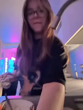 Snapshot of CutiePie3 chatting on 09/14/25, 05:23 CutiePie3 online show from 09/14/25, 05:23