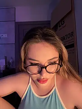 Snapshot of CutiePie3 chatting on 09/24/25, 09:29 CutiePie3 online show from 09/24/25, 09:29