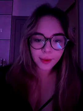 Snapshot of CutiePie3 chatting on 10/03/25, 08:39 CutiePie3 online show from 10/03/25, 08:39