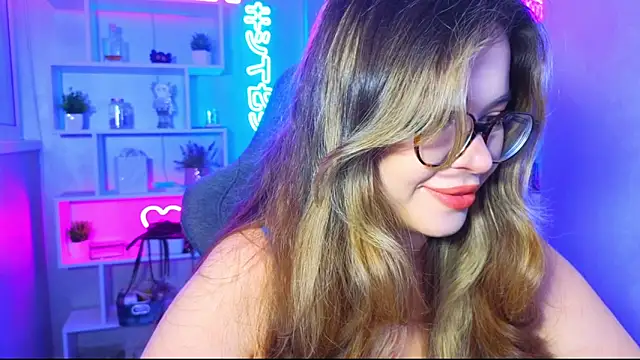 Snapshot of CutiePie3 chatting on 10/05/25, 05:33 CutiePie3 online show from 10/05/25, 05:33