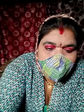 Hot Falguni online show from 12/31/24, 03:20